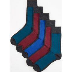 Skarpety 5 pack - Bordowy. Czerwone skarpetki męskie Reserved, bez wzorów. Za 39,99 zł.