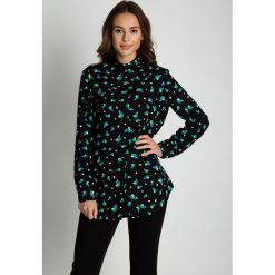 Wiskozowa koszula we wzory BIALCON. Czarne bluzki damskie marki BIALCON, m, bez wzorów, z wiskozy, eleganckie, bez kołnierzyka, bez rękawów. W wyprzedaży za 151,00 zł.