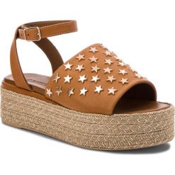Espadryle INUOVO - 8915 Coconut. Pomarańczowe espadryle damskie Inuovo, bez wzorów, ze skóry, bez obcasa. W wyprzedaży za 179,00 zł.