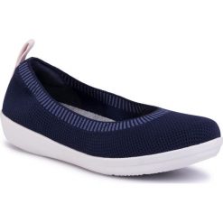 Półbuty CLARKS - Ayla Paige 261402834 Navy. Niebieskie półbuty damskie Clarks, na co dzień, bez wzorów, z tworzywa sztucznego, bez obcasa, na płaskiej podeszwie, bez zapięcia. W wyprzedaży za 189,00 zł.
