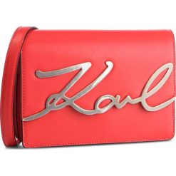 Torebka KARL LAGERFELD - 86KW3032 Red Fire. Czerwone listonoszki damskie marki KARL LAGERFELD, bez wzorów, ze skóry, bez dodatków. Za 1479,00 zł.