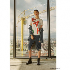 T-shirt Abi Red. Czerwone t-shirty damskie Pakamera, z nadrukiem, z bawełny, z asymetrycznym kołnierzem. Za 120,00 zł.