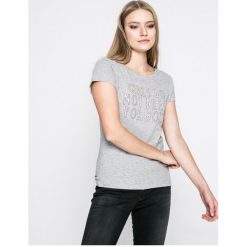 Jacqueline de Yong - Top. Szare topy damskie marki Jacqueline de Yong, l, z nadrukiem, z bawełny, z okrągłym kołnierzem. W wyprzedaży za 17,90 zł.