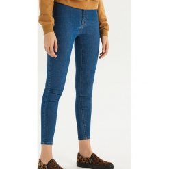 Jeansy super skinny - Niebieski. Niebieskie jeansy damskie marki Sinsay, bez wzorów, z jeansu. Za 59,99 zł.