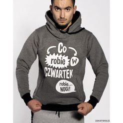 Bluza z kapturem Co robię w czwartek ?. Szare bluzy męskie rozpinane marki Pakamera, m, z nadrukiem, z tkaniny, z kapturem. Za 149,00 zł.