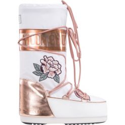 Buty MOON BOOT PEACE LOVE. Białe śniegowce damskie Moon Boot, na imprezę, z syntetyku, klasyczne, bez zapięcia. W wyprzedaży za 840,00 zł.