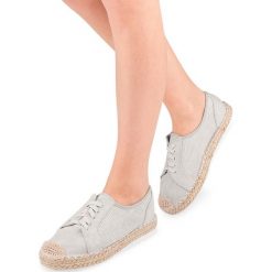 Półbuty damskie Ideal Shoes U-6270 Szare. Szare półbuty damskie Ideal Shoes, bez wzorów, z tworzywa sztucznego, eleganckie, bez obcasa, na koturnie, bez zapięcia. Za 70,00 zł.