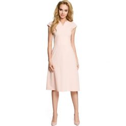 ORVA Sukienka z szerokim paskiem - pudrowa. Sukienki damskie Moe, s, bez wzorów, z elastanu, eleganckie, bez kołnierzyka, bez rękawów, rozkloszowane. W wyprzedaży za 129,00 zł.