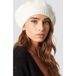 NA-KD Accessories Knitted Beret Hat - White. Białe berety damskie marki NA-KD Accessories, bez wzorów, z dzianiny. Za 80,95 zł.