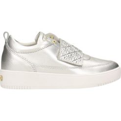 Półbuty GUESS FREDA. Brązowe półbuty damskie skórzane marki Guess, z aplikacjami. Za 299,90 zł.