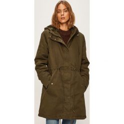 Mustang - Parka. Zielone kurtki damskie Mustang, s, z elastanu, długie. W wyprzedaży za 449,90 zł.