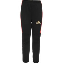 Adidas Performance TIRO Spodnie treningowe black/solar red. Różowe spodnie chłopięce marki adidas Performance, z dzianiny, z okrągłym kołnierzem. W wyprzedaży za 135,20 zł.