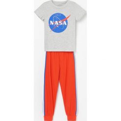 Piżama z nadrukiem NASA -. Piżamy męskie Reserved, z nadrukiem, bez rękawów. Za 49,99 zł.