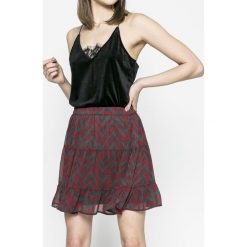 Vero Moda - Spódnica. Czerwone spódniczki rozkloszowane marki Vero Moda, s, z poliesteru, z podwyższonym stanem, mini. W wyprzedaży za 69,90 zł.