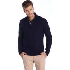 Golfy męskie: Sweter w kolorze granatowym