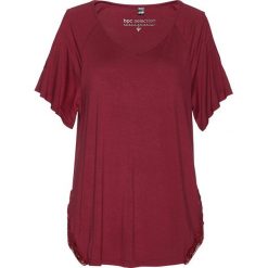 Shirt z wycięciami na ramionach bonprix ciemnoczerwony. Czerwone koszulki damskie bonprix, w koronkowe wzory, z koronki, bez kołnierzyka. Za 79,99 zł.