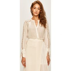 Patrizia Pepe - Koszula. Białe bluzki damskie Patrizia Pepe, na co dzień, bez wzorów, z bawełny, eleganckie, ze stójką, z długim rękawem. W wyprzedaży za 899,90 zł.