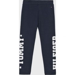 Tommy Hilfiger - Legginsy. Niebieskie spodnie dziewczęce TOMMY HILFIGER, m, z nadrukiem, z elastanu. W wyprzedaży za 159,90 zł.