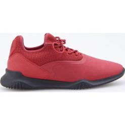 Buty w sportowym stylu - Czerwony. Czerwone buty sportowe męskie Reserved, bez zapięcia. Za 99,99 zł.