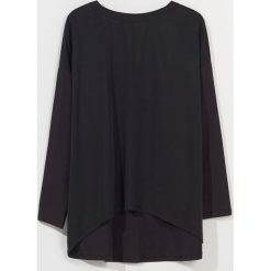 Bluzka oversize z lyocellu -. Bluzki damskie Mohito, s, bez wzorów, z lyocellu, bez kołnierzyka, bez rękawów. Za 59,99 zł.