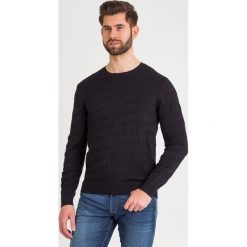 SWETER Armani Exchange. Czarne swetry męskie Armani Exchange, m, bez wzorów, bez kołnierzyka, bez kaptura. Za 335,20 zł.
