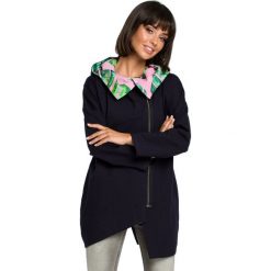 Bluza z kapturem i zamkiem na skos - granatowa. Bluzy damskie BE, s, z nadrukiem, z elastanu, bez rękawów, z kapturem. Za 259,00 zł.