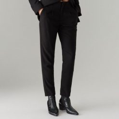 Spodnie carrot fit - Czarny. Spodnie damskie Mohito. Za 119,99 zł.