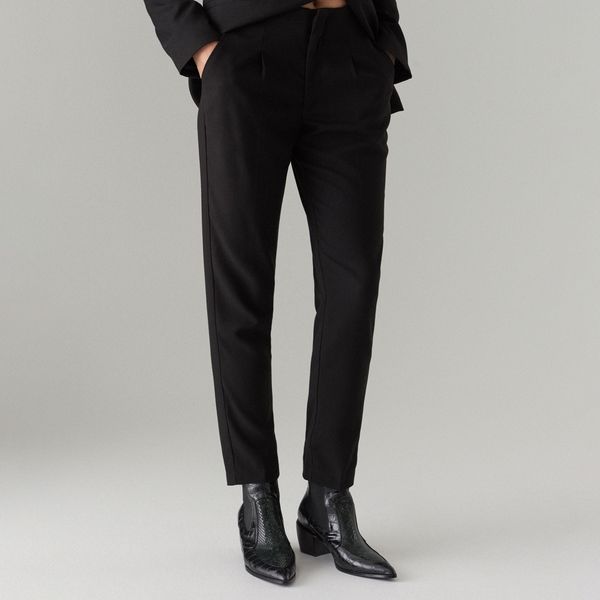 Spodnie carrot fit - Czarny. Czarne spodnie damskie Mohito, bez wzorów. Za 119,99 zł.