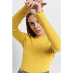 Prążkowany sweter. Żółte bez kategorii Orsay, s, z wiskozy, z okrągłym kołnierzem. Za 69,99 zł.