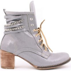 Botki - skóra naturalna - model 451 - kolor szary błyszczący. Szare botki damskie Zapato, na zimę, ze skóry, eleganckie, za kostkę, na wysokim obcasie, na obcasie, na sznurówki. W wyprzedaży za 299,25 zł.