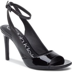 Sandały CALVIN KLEIN - Rad E8924 Black. Czarne klapki damskie Calvin Klein, bez wzorów, ze skóry ekologicznej, bez obcasa, na obcasie. Za 649,00 zł.
