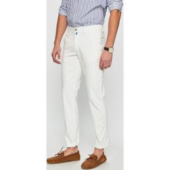 Pierre Cardin - Spodnie. Białe spodnie męskie marki Pierre Cardin, na co dzień, bez wzorów, z elastanu, casualowe. Za 479,90 zł.