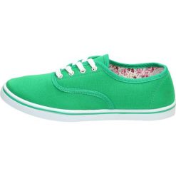 Tenisówki damskie WISHOT 32-034 GREEN. Zielone trampki i tenisówki damskie Wishot, bez wzorów, z tkaniny, bez zapięcia. W wyprzedaży za 40,00 zł.