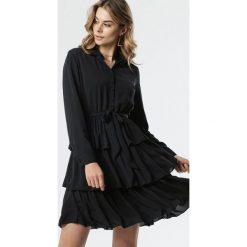 Czarna Sukienka Greene. Czarne sukienki dziewczęce Born2be, w paski, eleganckie, bez rękawów, długie, mini, koszulowe. Za 129,99 zł.