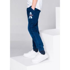 Spodnie chłopięce: SPODNIE DZIECIĘCE DRESOWE KP005 – JEANSOWE/CZERWONE