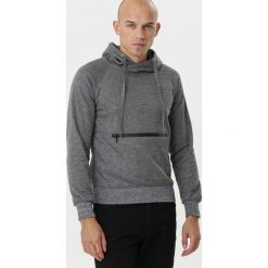 Szara Bluza Aberdare. Szare bluzy męskie Born2be, na zimę, xl, bez wzorów, z kapturem, bez rękawów, długie, z kapturem. Za 69,99 zł.