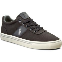 Tenisówki POLO RALPH LAUREN - Hanford A85 Y2139 C0225 A027D 816508049002 Dark Carbon/Grey. Szare półbuty męskie Polo Ralph Lauren, z aplikacjami, ze skóry ekologicznej, na sznurówki. W wyprzedaży za 239,00 zł.