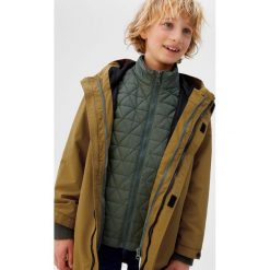 Mango Kids - Kurtka dziecięca Janin 110-164 cm. Żółte kurtki chłopięce Mango Kids, bez wzorów, z poliesteru, krótkie, z kapturem. W wyprzedaży za 139,90 zł.