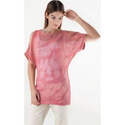 Bluzka w kolorze koralowym. Różowe bluzki damskie Far Far Fashion, Ryłko by Agnes&Paul, bez wzorów, z okrągłym kołnierzem, bez rękawów. W wyprzedaży za 59,95 zł.