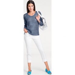 Sweter w kolorze błękitnym. Niebieskie swetry damskie Heine, bez wzorów, bez rękawów, bez kaptura. W wyprzedaży za 129,95 zł.