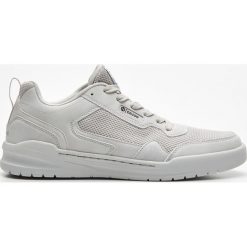 Sneakersy - Jasny szary. Szare sneakersy męskie Cropp, bez zapięcia. Za 139,99 zł.
