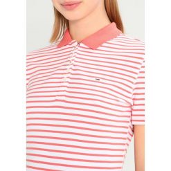 Bluzki, topy, tuniki: Tommy Jeans ESSENTIAL STRIPE Koszulka polo spiced coral/bright white