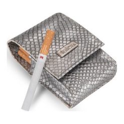 Damskie etui na papierosy Felice FA14 standard srebrne - srebrny. Szare etui damskie Felice, z materiału. Za 29,99 zł.