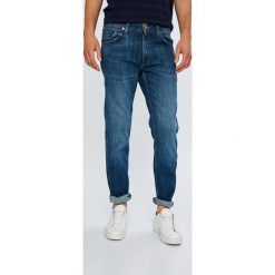 Wrangler - Jeansy Greensboro. Niebieskie jeansy męskie regular Wrangler. Za 319,90 zł.