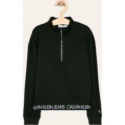 Calvin Klein Jeans - Bluza dziecięca 140-176 cm. Czarne bluzy dziewczęce Calvin Klein Jeans, bez wzorów, z elastanu, z krótkim rękawem, krótkie, bez kaptura. Za 339,90 zł.