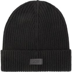 Czapka UGG - M Wide Cuff Rib Hat 18774 Blk. Czarne czapki męskie Ugg, bez wzorów, z wełny. W wyprzedaży za 189,00 zł.