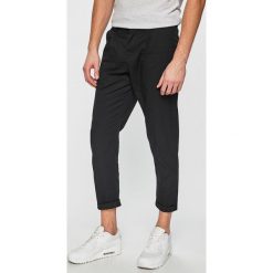 Produkt by Jack & Jones - Spodnie. Czarne spodnie męskie PRODUKT by Jack & Jones, na co dzień, bez wzorów, z elastanu, casualowe. W wyprzedaży za 79,90 zł.