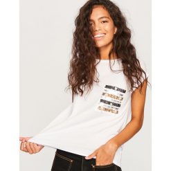 T-shirt z ozdobną kieszonką - Biały. Białe t-shirty damskie Reserved, l. Za 59,99 zł.