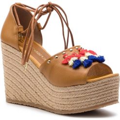 Espadryle TRUSSARDI JEANS - 79A00362 B170. Pomarańczowe espadryle damskie Trussardi Jeans, z aplikacjami, z jeansu, bez obcasa, na obcasie. W wyprzedaży za 329,00 zł.