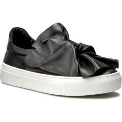 Półbuty BRONX - 65913-B BX 1261 Black 01. Czarne półbuty damskie marki Bronx, bez wzorów, ze skóry, bez obcasa, na koturnie, bez zapięcia. W wyprzedaży za 299,00 zł.